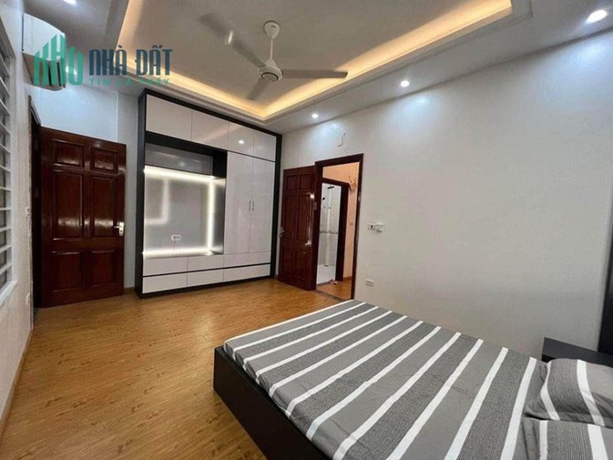 BÁN NHÀ THẠCH BÀN, LONG BIÊN 65M 3 NGỦ 4TỶ Ô TÔ ĐỖ CỬA, FULL NỘI THẤT.