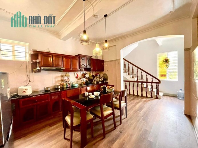Bán nhà phố Đình Đông, 56m 4 tầng GIÁ chỉ 2.4 tỉ có sân cổng riêng