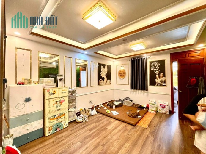 Bán nhà phố Đình Đông, 56m 4 tầng GIÁ chỉ 2.4 tỉ có sân cổng riêng