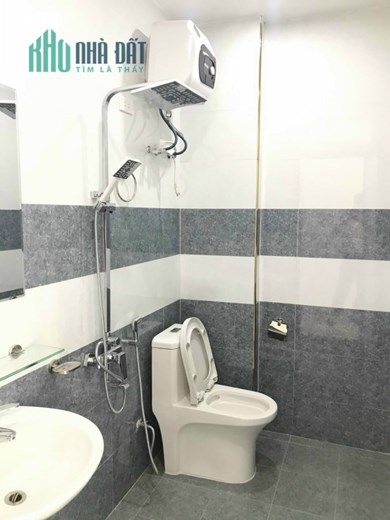 Bán nhà ngõ 66 Nguyễn Tường Loan, 4 tầng mới tinh, sân cổng riêng GIÁ 2.3 tỉ