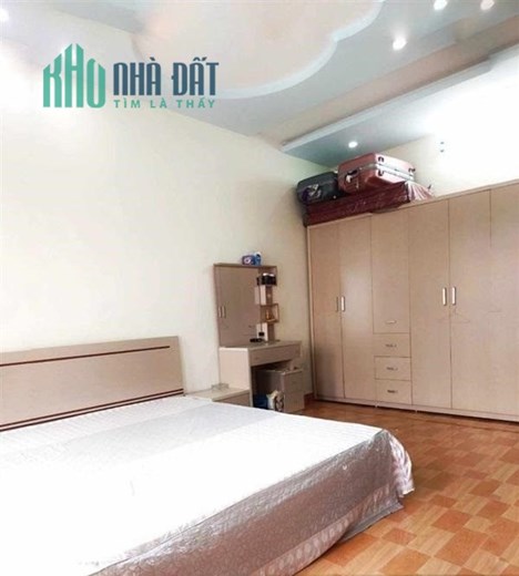 Bán nhà ngõ 229 Miếu Hai Xã, diện tích 46m 3 tầng GIÁ 2.55 tỉ có sân cổng