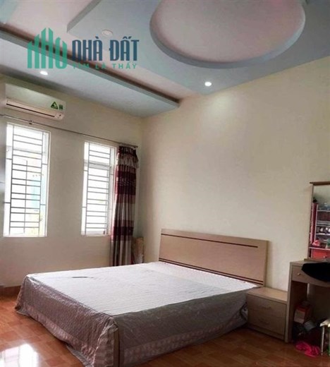 Bán nhà ngõ 229 Miếu Hai Xã, diện tích 46m 3 tầng GIÁ 2.55 tỉ có sân cổng