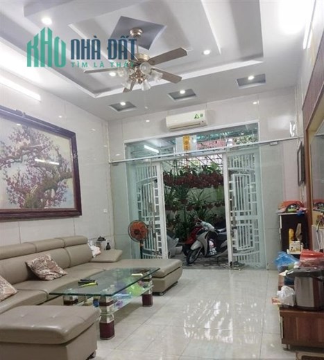 Bán nhà ngõ 229 Miếu Hai Xã, diện tích 46m 3 tầng GIÁ 2.55 tỉ có sân cổng
