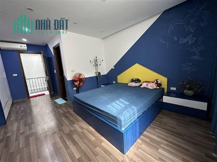 BÁN NHÀ THẠCH BÀN, LONG BIÊN 30Mv, 5 TẦNG 2TỶ 8 Ô TÔ ĐỖ CỬA, NGÕ THÔNG.