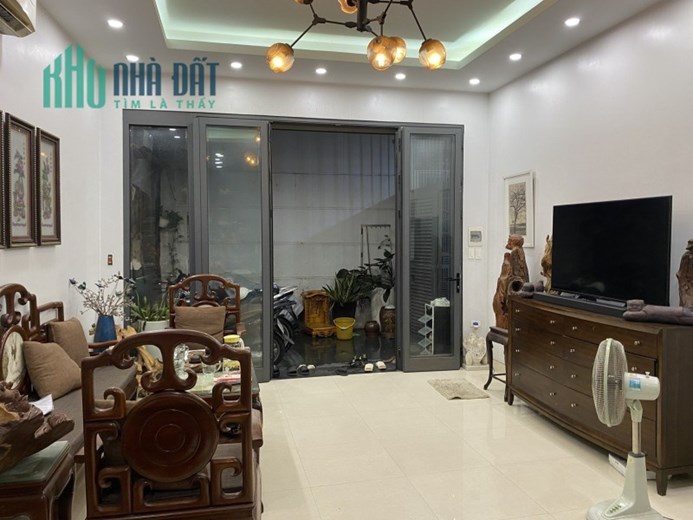Bán nhà Hào Nam 33m2 4 tầng, ngõ to, thông Quan Thổ, kinh doanh, 5.2 tỷ