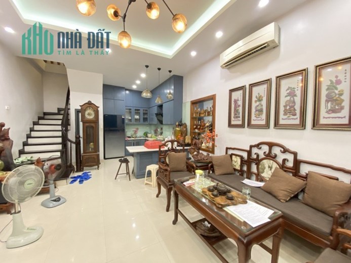 Bán nhà Hào Nam 33m2 4 tầng, ngõ to, thông Quan Thổ, kinh doanh, 5.2 tỷ