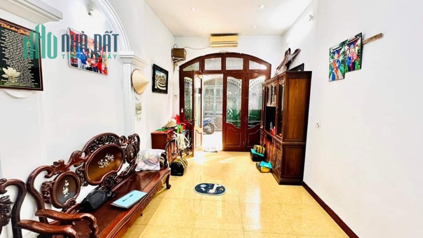 Bán nhà chính chủ ĐỀN LỪ phường Hoàng Văn Thụ. DT 46m × 5T chỉ 4 tỷ 250 triệu.