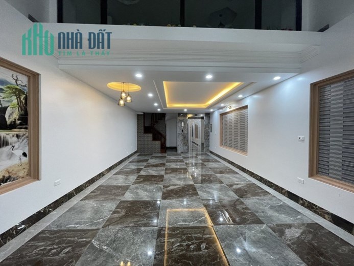 Bán nhà Lạc Long Quân, Tây Hồ. 70mx8 MT5.3m; giá 25 tỷ 5