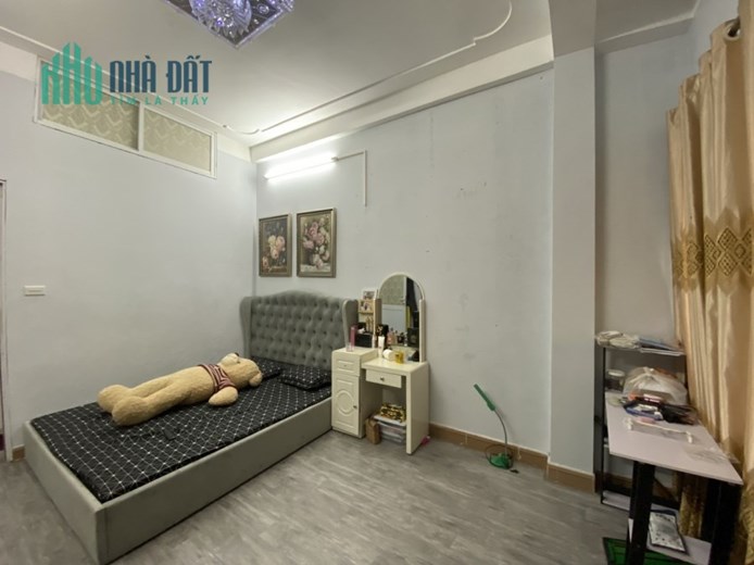 Bán nhà 3 tầng, 54m, Phú Viên giá nhỉnh 3 tỷ.