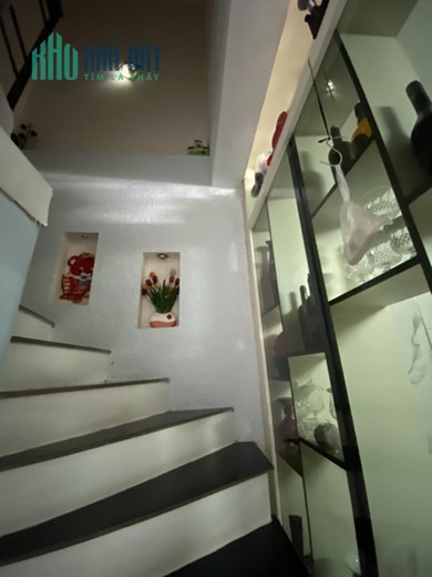 Bán nhà 3 tầng, 54m, Phú Viên giá nhỉnh 3 tỷ.