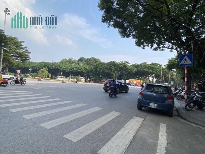CHÍNH CHỦ GỬI B.Á.N NHÀ NGUYỄN KHUYẾN, VĂN QUÁN - Ô TÔ ĐỖ CỬA - TẶNG NT GỖ LIM - 64m MT6m CHỈ 10T