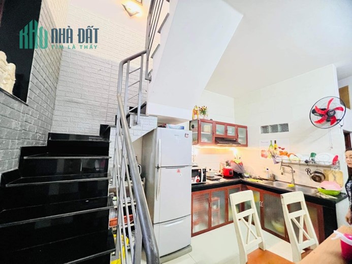 Gấp bán hạ 100tr còn 3.2 tỷ - GÒ TÉ ĐỈNH CỦA CHÓP - DIỆN TÍCH ĐẤT SỬ DỤNG 63M2 - NHÀ 2 TẦNG XINH