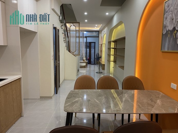 Cần Bán Nhà Đường  Láng gần  ôtô Full nội thất DT 55m2 4tầng MT 3,5m chỉ 6,8 tỷ LHCC.