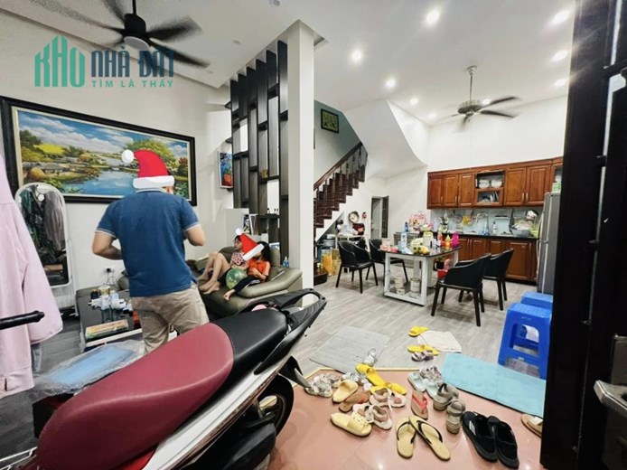 Bán nhà Mặt ngõ Oto Đội Nhân 43m², 4 tầng, MT 8m, giá 12.4 tỷ Ba Đình. Mua liên hệ: O94lO7l689