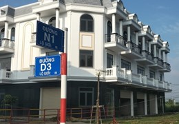 CHÍNH CHỦ CẦN BÁN LIỀN CĂN NHÀ THĂNG LONG  2.  NGAY CỔNG CHÍNH