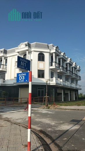 CHÍNH CHỦ CẦN BÁN LIỀN CĂN NHÀ THĂNG LONG  2.  NGAY CỔNG CHÍNH