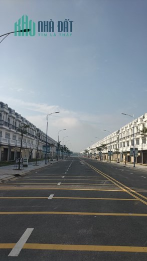CHÍNH CHỦ CẦN BÁN LIỀN CĂN NHÀ THĂNG LONG  2.  NGAY CỔNG CHÍNH