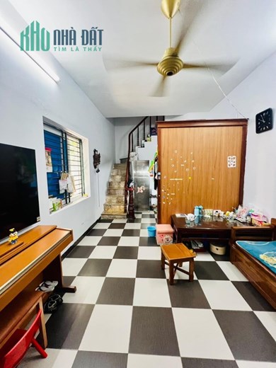 ĐỘI CẤN - NHÀ ĐẸP -LÔ GÓC - NGÕ THÔNG - GẦN Ô TÔ TRÁNH - DT GẦN 40M ,MT 4M - NHỈNH 6 TỶ