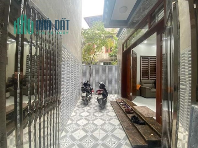 VƯƠNG THỪA VŨ, LÔ GÓC 3 THOÁNG, 1GIÂY RƯỠI RA ÔTÔ
63m x 4 tầng, MT : 5,5m giá 7,2tỷ