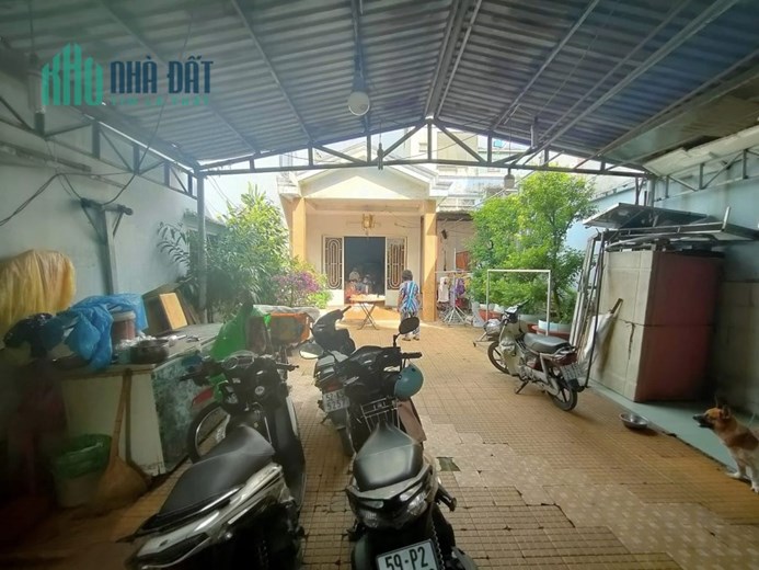 Bán nhà Cấp 4 HXH đường Bà Hom ngay Coop Mart Phú Lâm, 282m2 (7/16x27m), giá 19.9 tỷ
