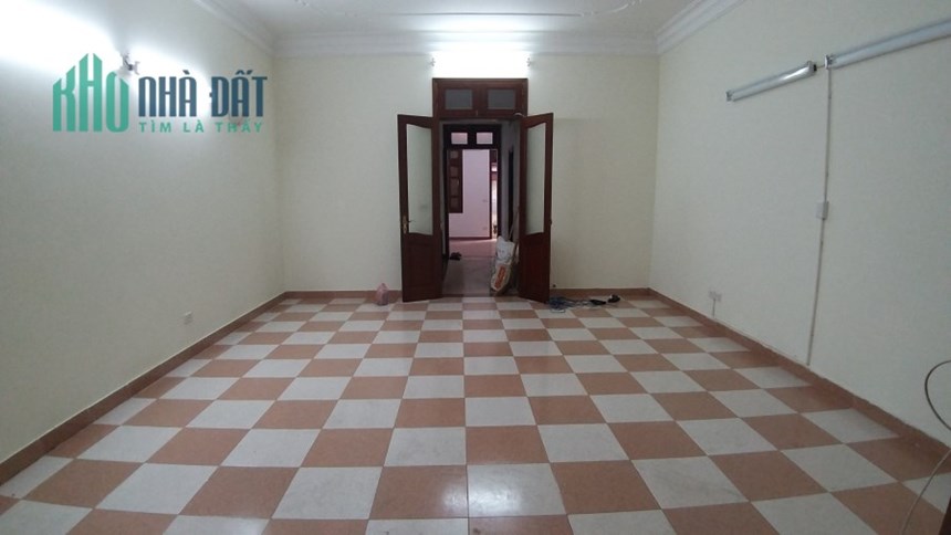 Cho thuê nhà 90m2 4 tầng Trung Kính làm chuyển phát, văn phòng, trung tâm đào tạo