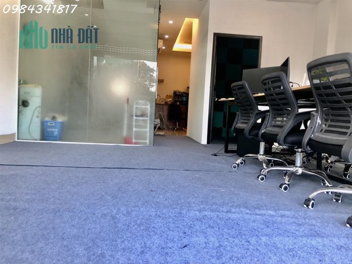 Cho thuê sàn văn phòng 70m2. Tại doãn kế thiện, đường to, 2 ô tô tránh nhau thoải mái. Có chỗ để