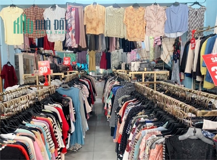 Shop Đồ Si Mặt Tiền Nguyễn Thị Thập - DT 150m2, Nội Thất Đầy Đủ,