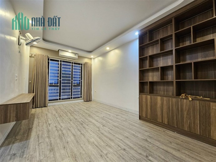 Bán gấp nhà Bồ Đề 40m2, 5 tầng hơn 4 tỷ Long Biên Hà Nội
