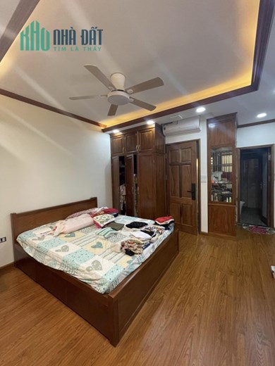 Bán nhà phố Cát Linh, 30m ra mặt phố, nhà đẹp, dân xây, 60m, 4PN, 6.6 tỷ