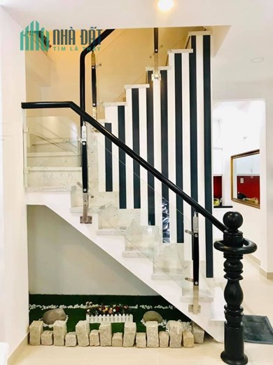 BÁN NHÀ 40 M2 LÃ XUÂN OAI QUẬN 9, 2 TẦNG BÊ TÔNG, GIÁ 2.8 TỶ.
