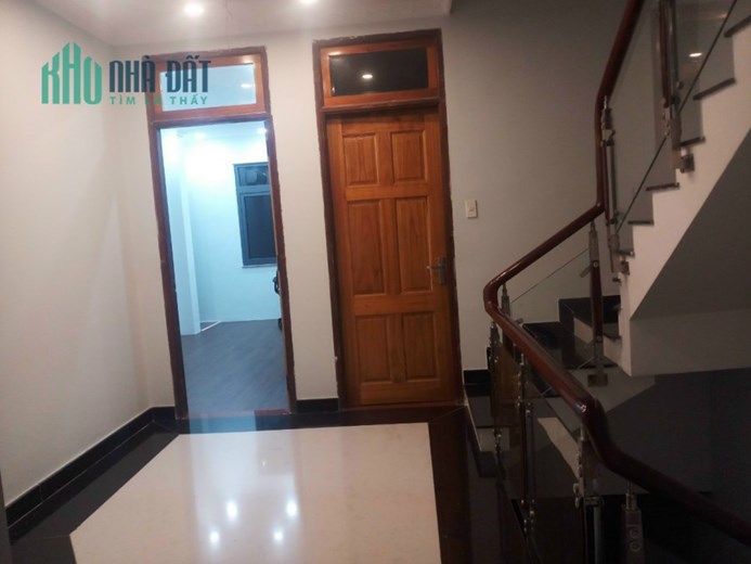 Nhà mặt tiền đường 4 Long trường DT 94m đúc 4 lầu giá ngộp