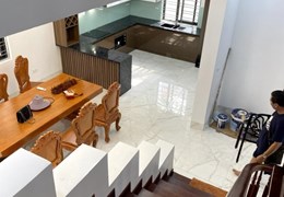 Cho thuê biệt thự bán đảo Linh Đàm, 260m2 5T nhà mới đẹp, phù hợp ở, văn phòng