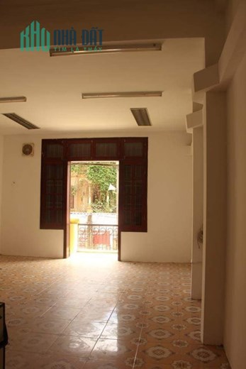 Chính chủ cho thuê mặt bằng kinh doanh nhà nguyên căn 5 tầng và 1 tầng thượng đã lợp tôn