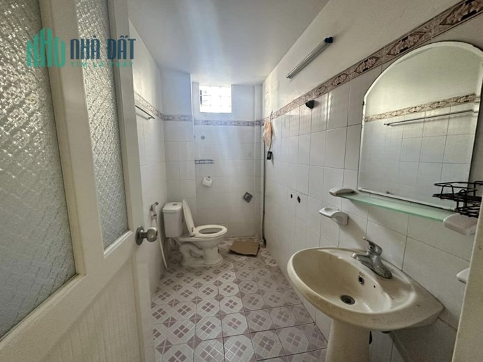 Bán nhà Phan Đăng Lưu, Yên Viên, mặt ngõ oto rộng, 70m2x3 t, mặt: 4m, 3 tỷ 3
