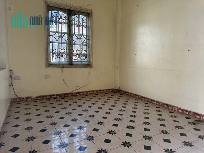 Bán nhà Phan Đăng Lưu, Yên Viên, mặt ngõ oto rộng, 70m2x3 t, mặt: 4m, 3 tỷ 3