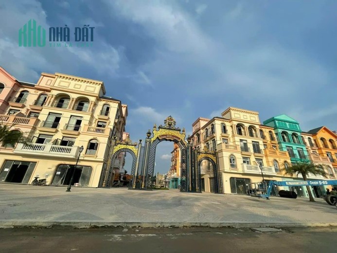 Cho thuê Shophouse Vinhomes 5 tầng, mặt tiền trên 6m, miễn phí 24 tháng