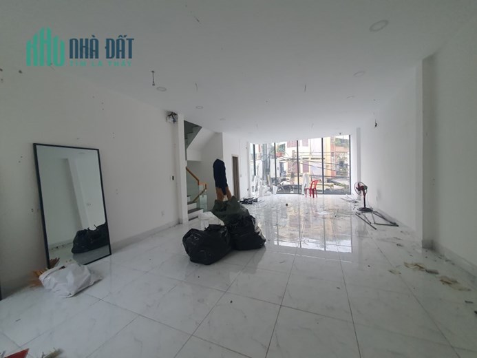 🔥NHÀ GÓC 2MT ĐƯỜNG HUỲNH VĂN BÁNH, 5,3x13m, 3 lầu, 40 tr/th