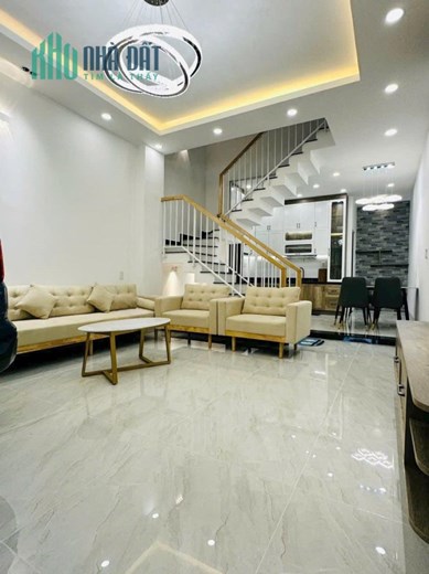 SIÊU PHẨM OTO NGỦ TRONG NHÀ NGAY NGÃ TƯ BẢY HIỀN GIÁP Q10.