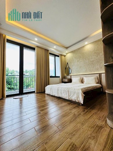 SIÊU PHẨM OTO NGỦ TRONG NHÀ NGAY NGÃ TƯ BẢY HIỀN GIÁP Q10.