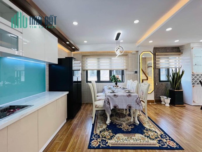 Bán nhà Nguyễn Hoàng Tôn-Tây Hồ -ngõ oto–gần Ciputra  60M 4tầng 6.3T