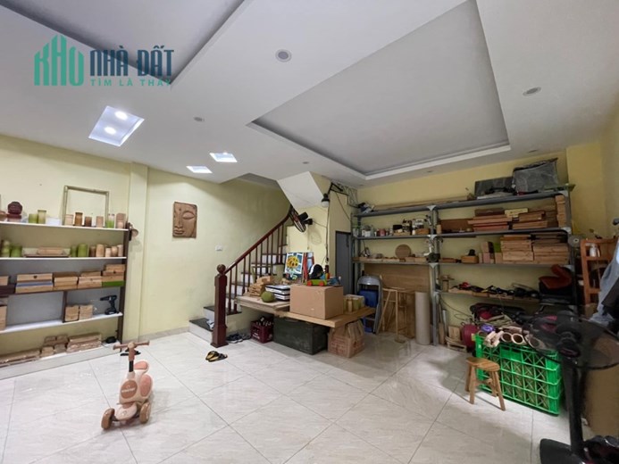 Cần bán nhanh nhà 40m2x4T. ô tô đỗ cửa ngày đêm, KD. Nhỉnh 5tỷ Lê Trọng Tấn, Hà Đông