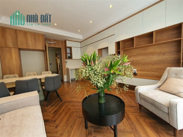 Bán nhà nguyễn văn cừ 72m2 _ mặt tiền 5- GIÁ 11 TỶ Gara ô tô