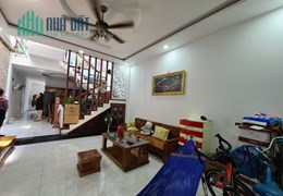 ►Nhà Mặt Tiền Tôn Đản, 132m2, mới xây 2 năm, đang KD
