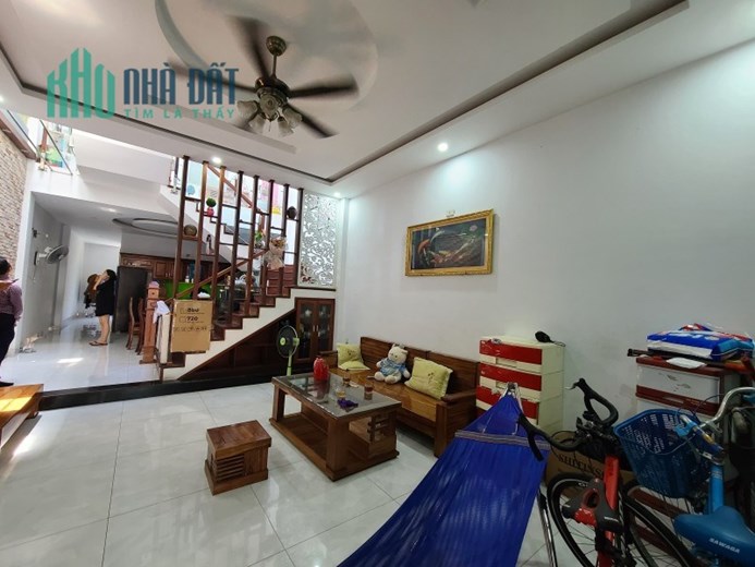 ►Nhà Mặt Tiền Tôn Đản, 132m2, mới xây 2 năm, đang KD
