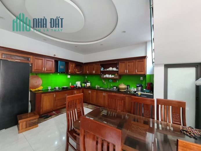 ►Nhà Mặt Tiền Tôn Đản, 132m2, mới xây 2 năm, đang KD
