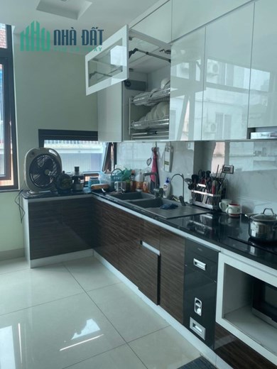 bán nhà ngõ 37 Trần Quốc Hoàn - phân lô, kinh doanh, thang máy