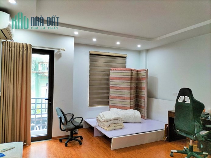 Bán gấp nhà phố Lạc Long Quân lô góc KD 40m 6Tg MT 4,5m hơn 5 tỷ LHCC.
