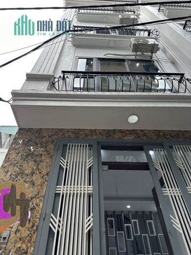 Bán gấp nhà phố Lạc Long Quân lô góc KD 40m 6Tg MT 4,5m hơn 5 tỷ LHCC.