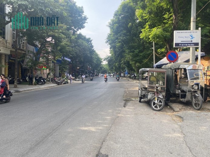 BÁN MẶT PHỐTRẦN CUNG CẦU GIẤY VỈA HÈ RỘNG KINH DOANH KHỦNG  GẦN VIỆN E 56M2 CHỈ 11,5 TỶ