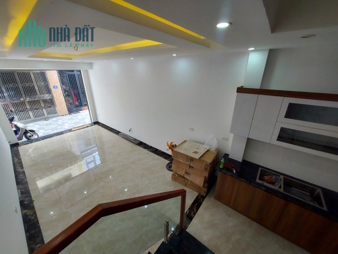 SIÊU PHẨM THẠCH BÀN - Ở LUÔN - Ô TÔ - VÀI BƯỚC RA PHỐ  THẠCH BÀN - AEON MALL.34m 5 tầng 4 tỷ nhà